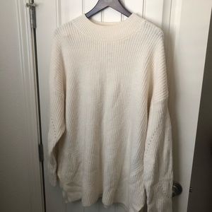 Oversized Old Navy Cream/White Sweater/Tunic, Size XXL.